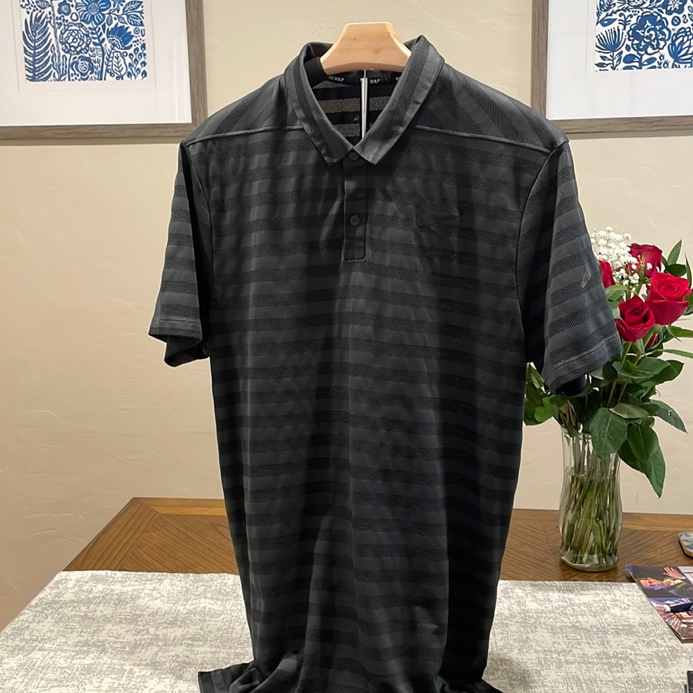 Nike Men’s Golf Polo regular fit, Dri-Fit Size M.